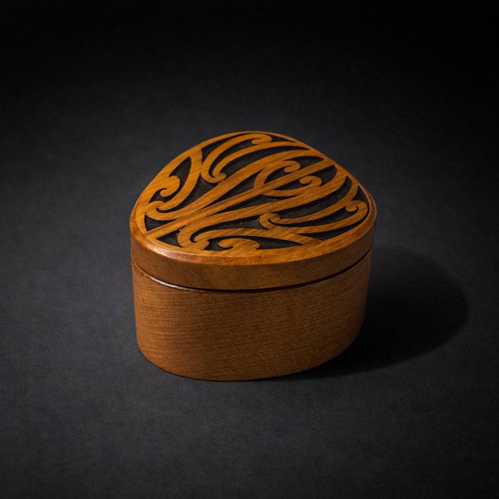 Papa Huia Iti - Keepsake Box - Rimu - Puhoro Lid