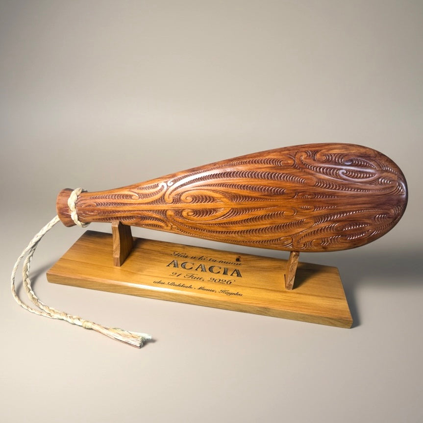 Patu with Muka Tether and Uncarved Stand