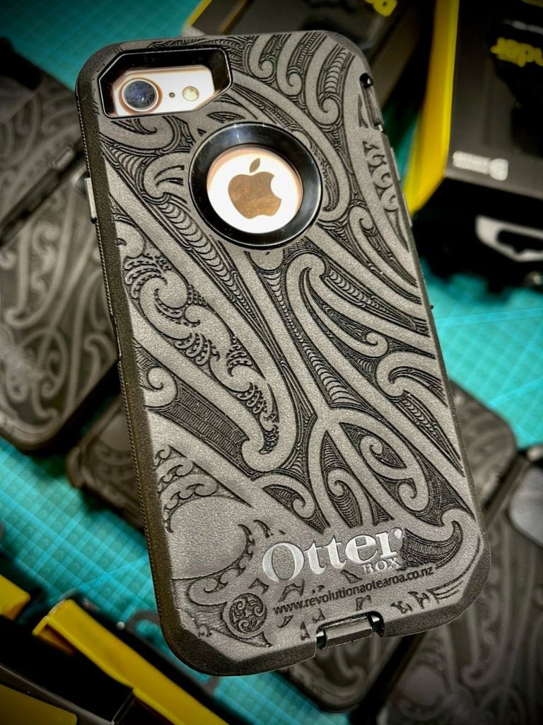 iPhone 8 Plus OtterBox Defender Moko Phone Case - Revolution Aotearoa